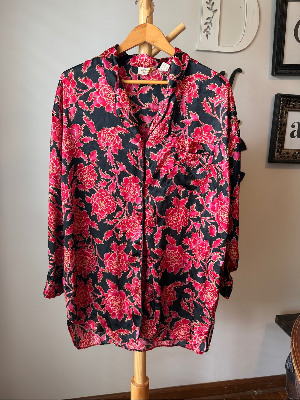 Vntg Victoria’s Secret Satin Floral Sleep Shirt Size Large Black Red Loungewear